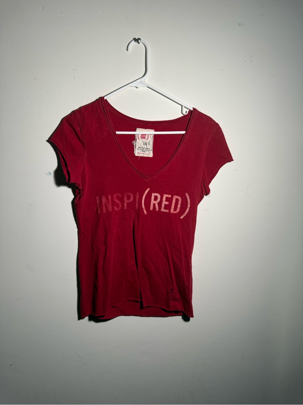 GAP Women's INSP(RED) V-Neck Tee - Deep Red
